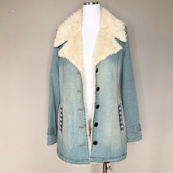 Free People Distressed Denim & Sherpa Jacket Size Small - Picture 2 of 13